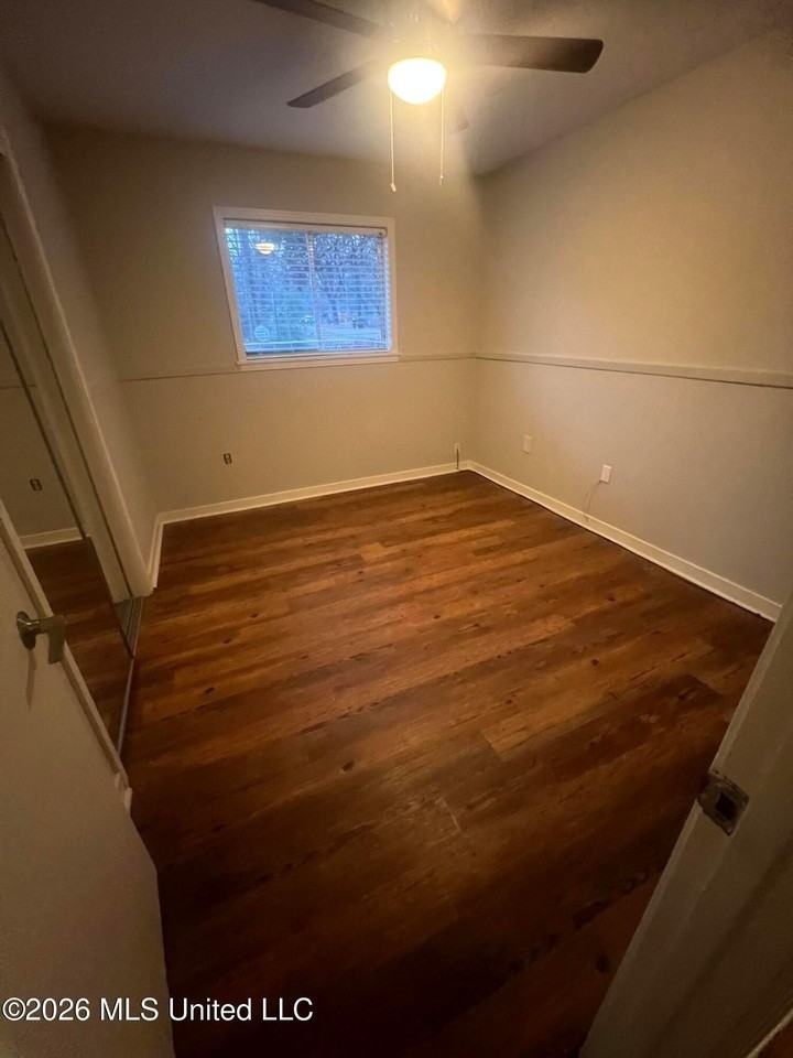 210 Mcree Dr - Photo 2 of 7