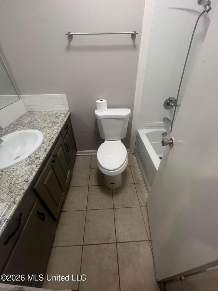 210 Mcree Dr - Photo 3 of 7