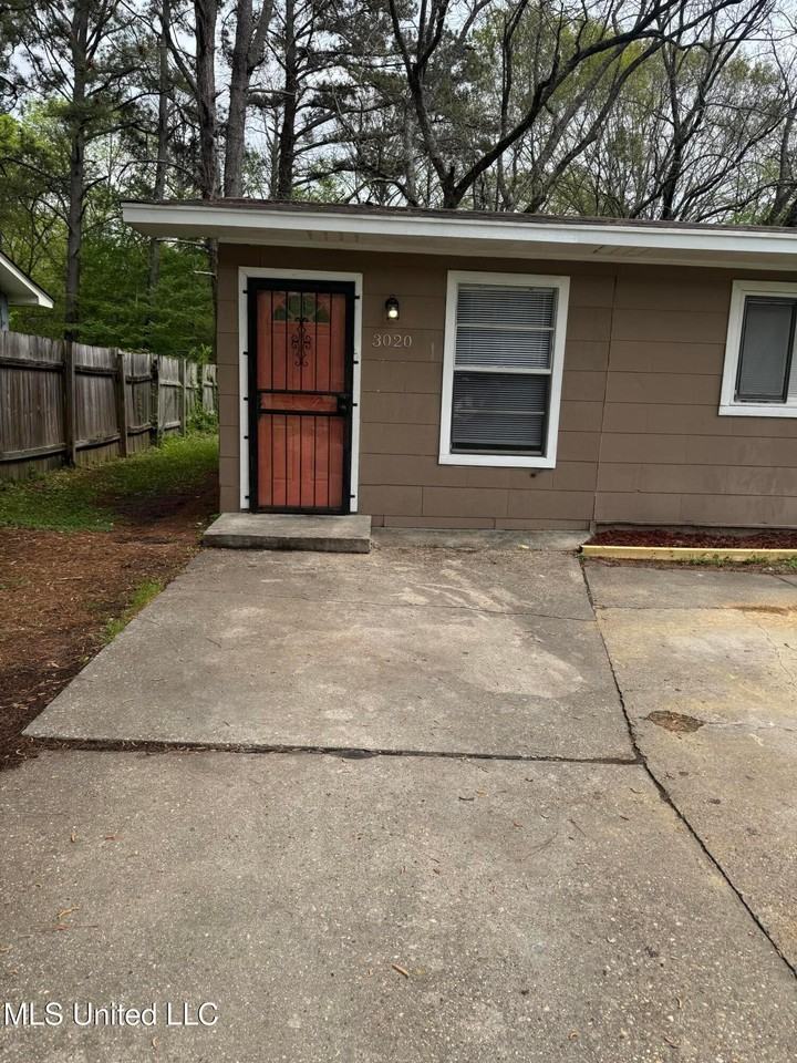 3020 Lakewood Dr - Photo 2 of 7