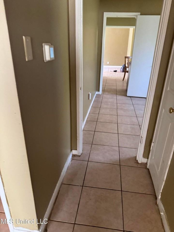 3020 Lakewood Dr - Photo 4 of 7