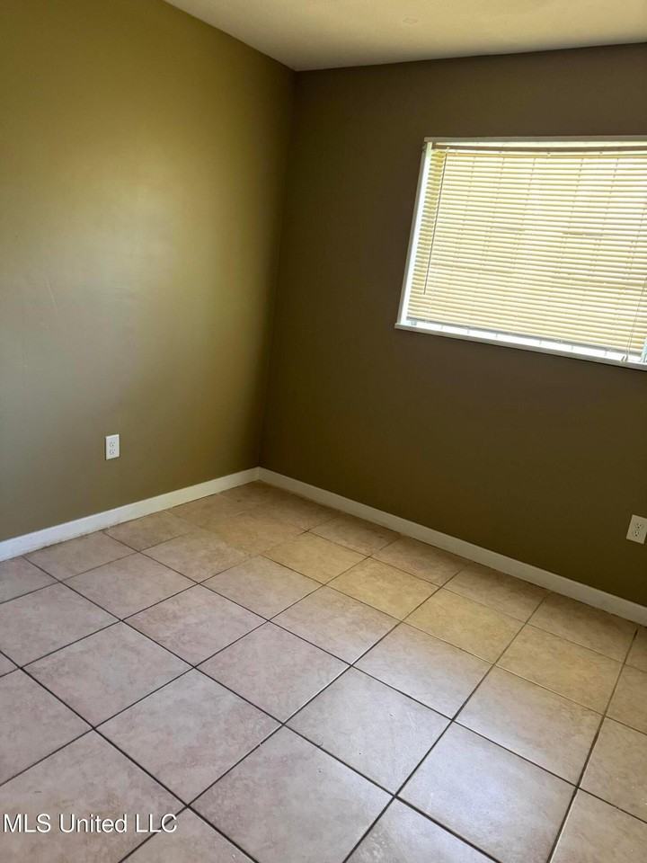 3020 Lakewood Dr - Photo 5 of 7