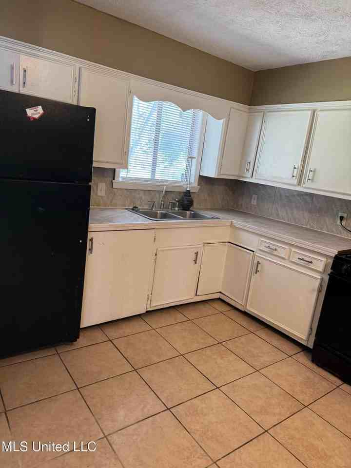 3020 Lakewood Dr - Photo 6 of 7