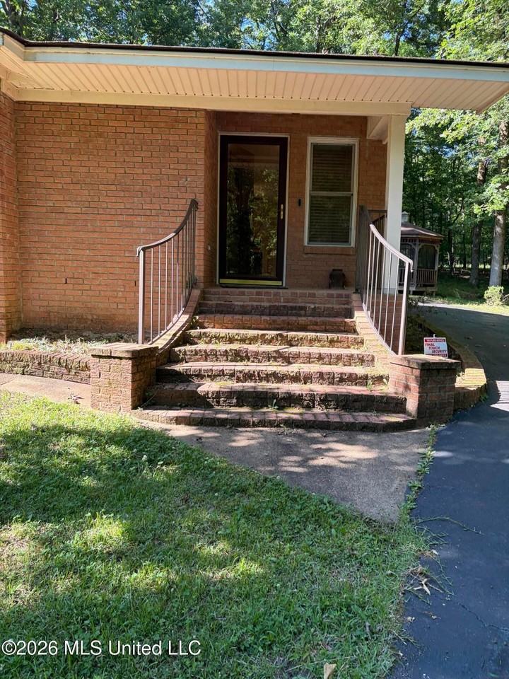 870 Green Acres Dr - Photo 2 of 36