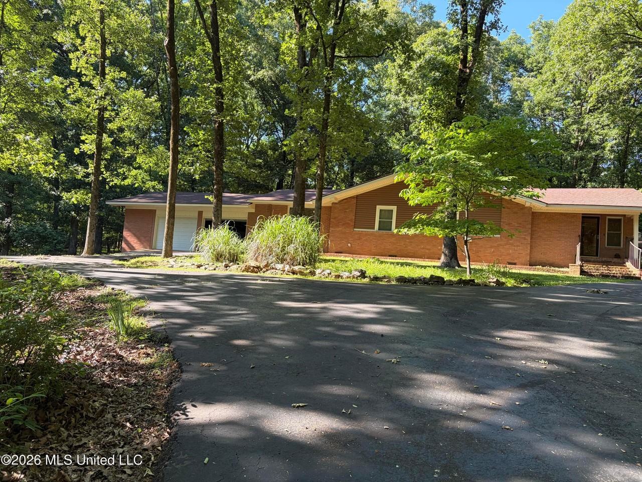 870 Green Acres Dr - Photo 3 of 36