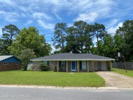 featured image of 218 Alverado Dr
