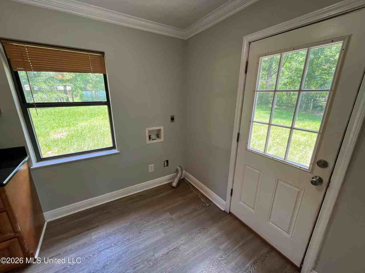 5601 Wildwood Rd - Photo 4 of 11
