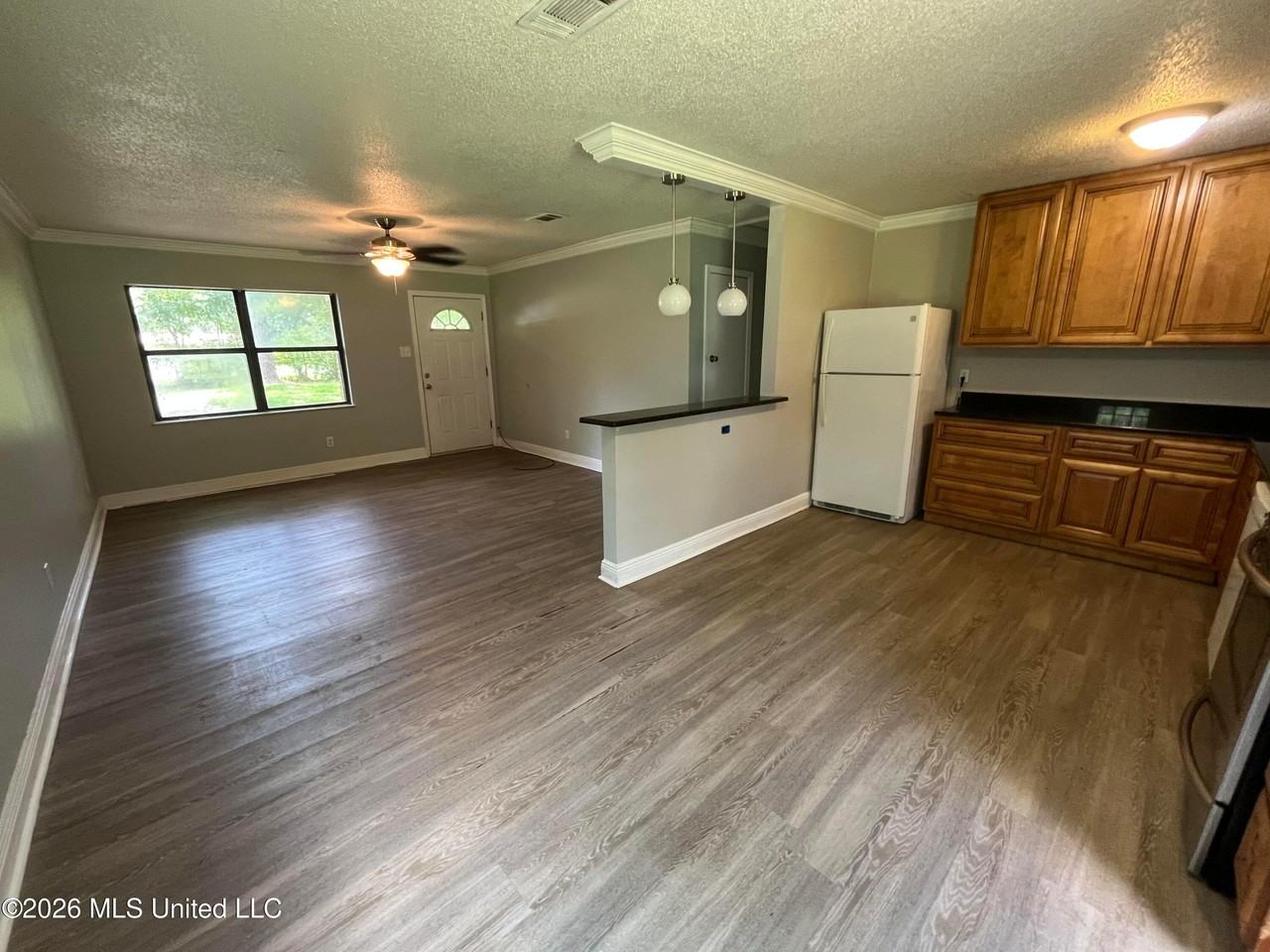 5601 Wildwood Rd - Photo 6 of 11