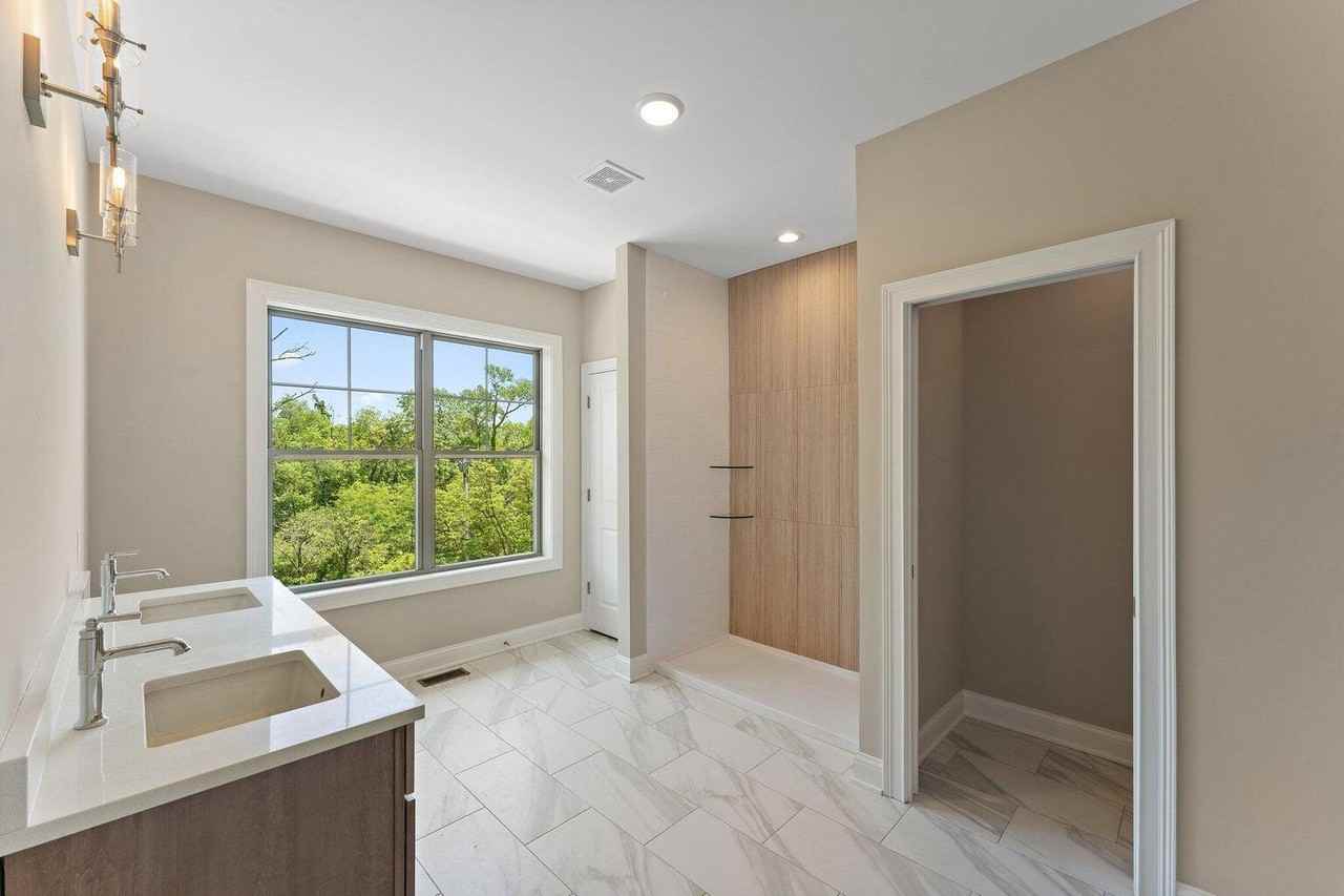 59 Sanctuary Dr - Photo 4 of 34