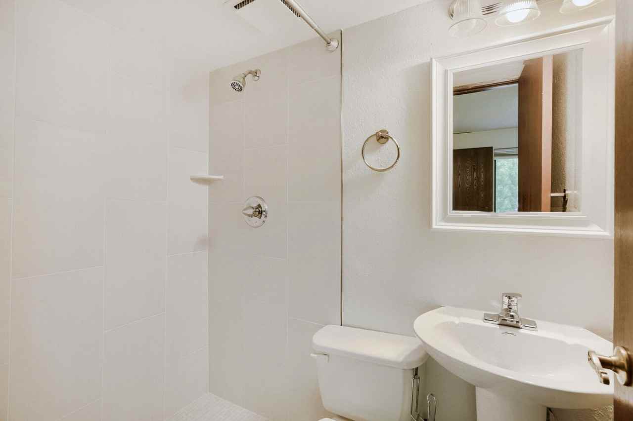 711 20th St - Photo 3 of 16