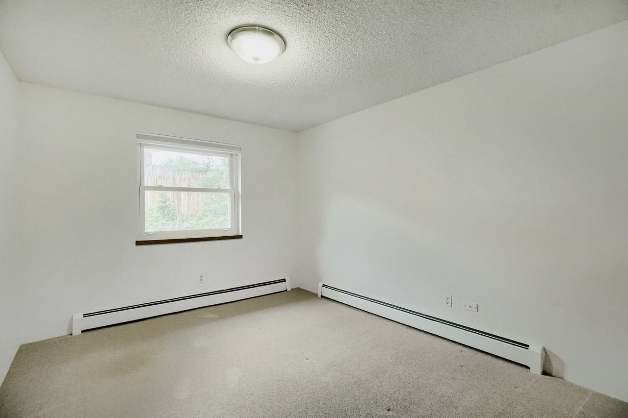 711 20th St - Photo 7 of 16