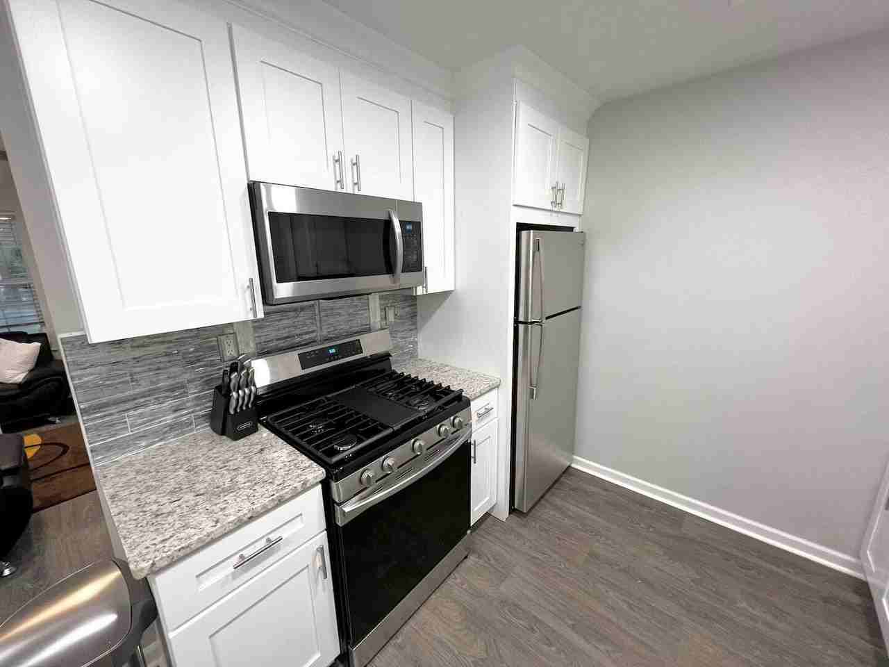 5569 Pine Gate Dr - Photo 4 of 41