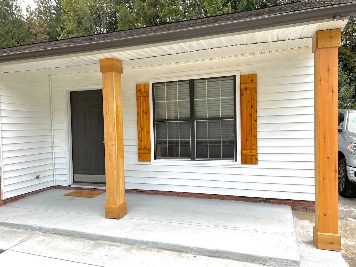 5569 Pine Gate Dr - Photo 4 of 41