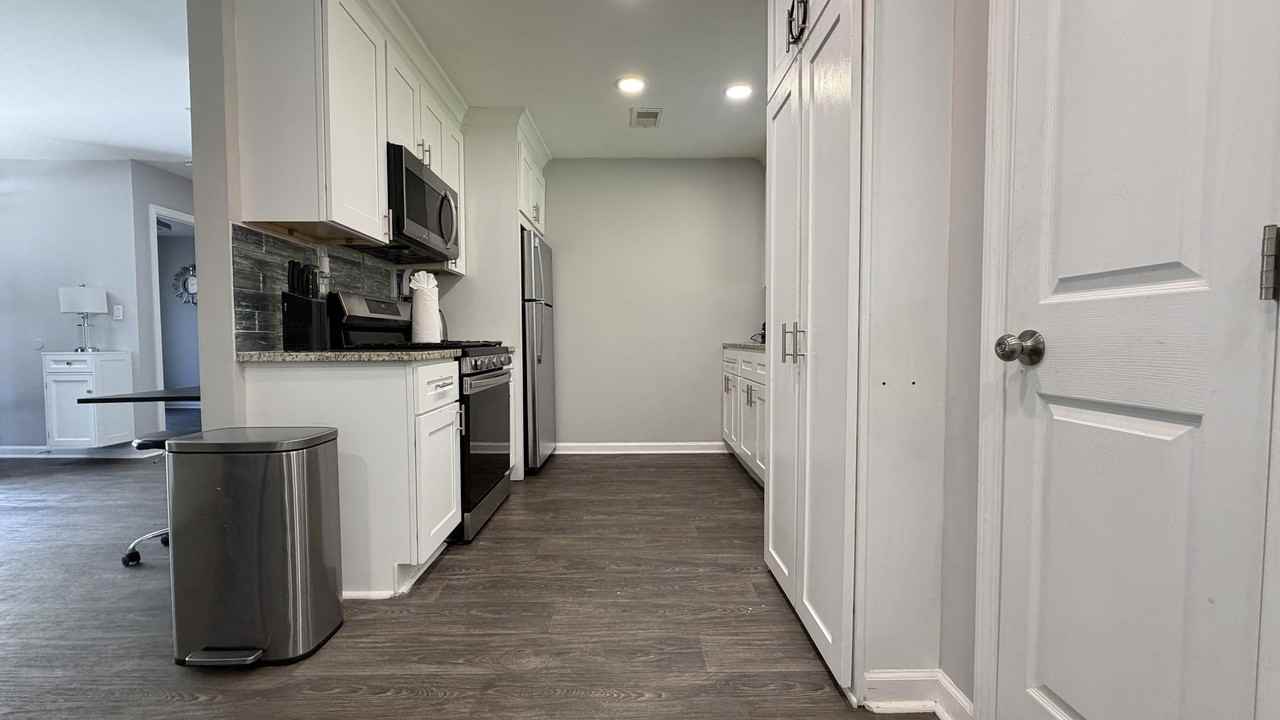 5569 Pine Gate Dr - Photo 3 of 41