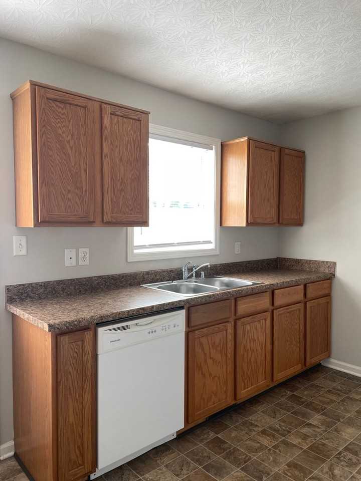 393 Lower Stone Ave - Photo 5 of 9
