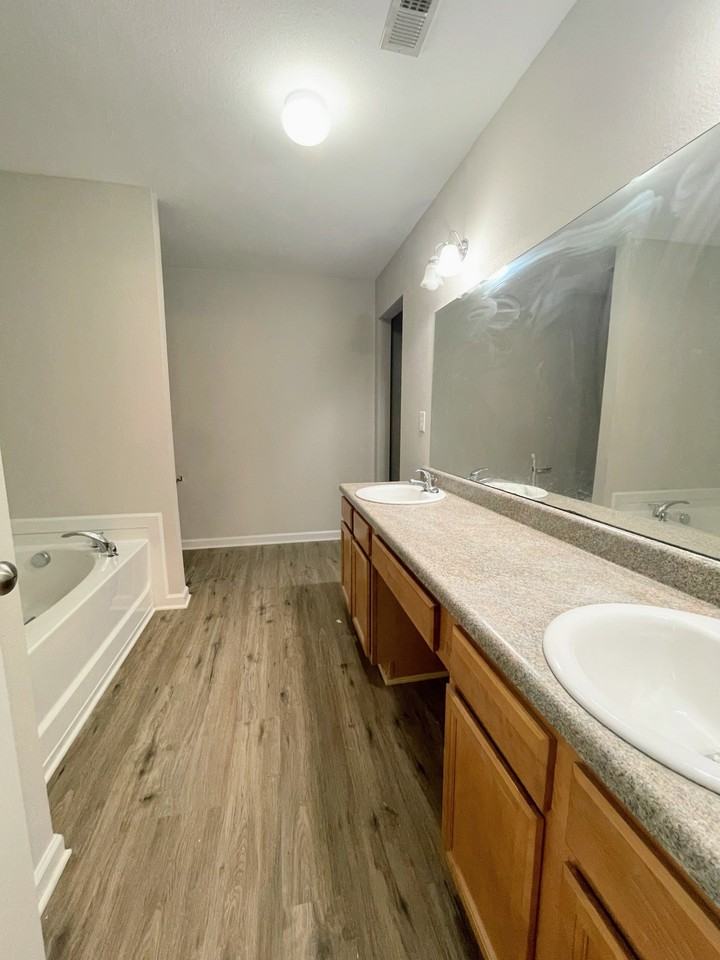30003 Westfield Drive - Photo 4 of 33