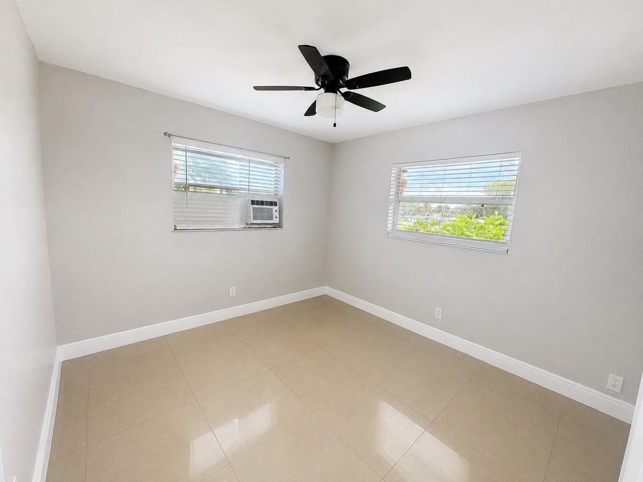 811 Nwavenue #4 - Photo 3 of 24
