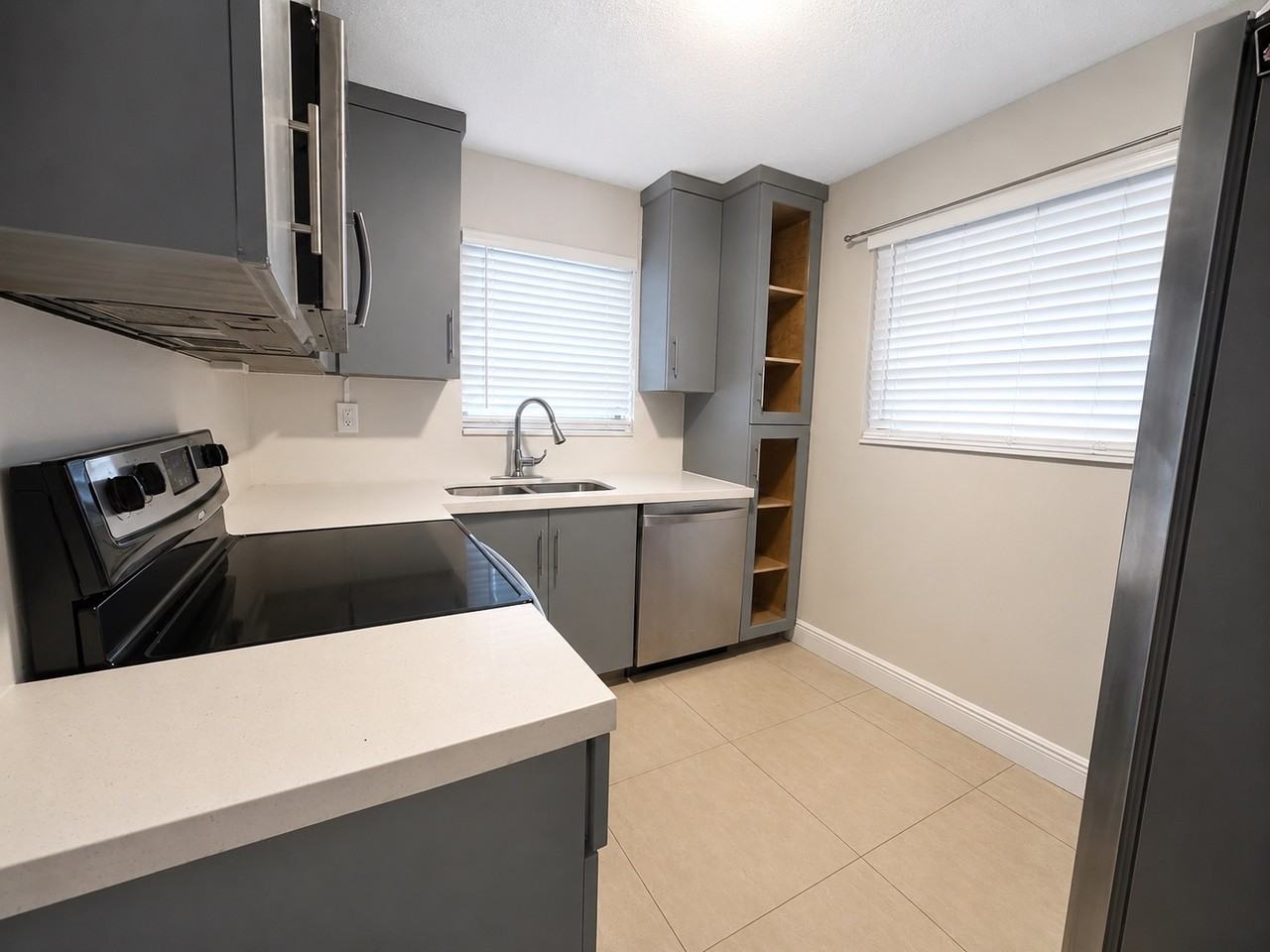 811 Nwavenue #4 - Photo 2 of 24