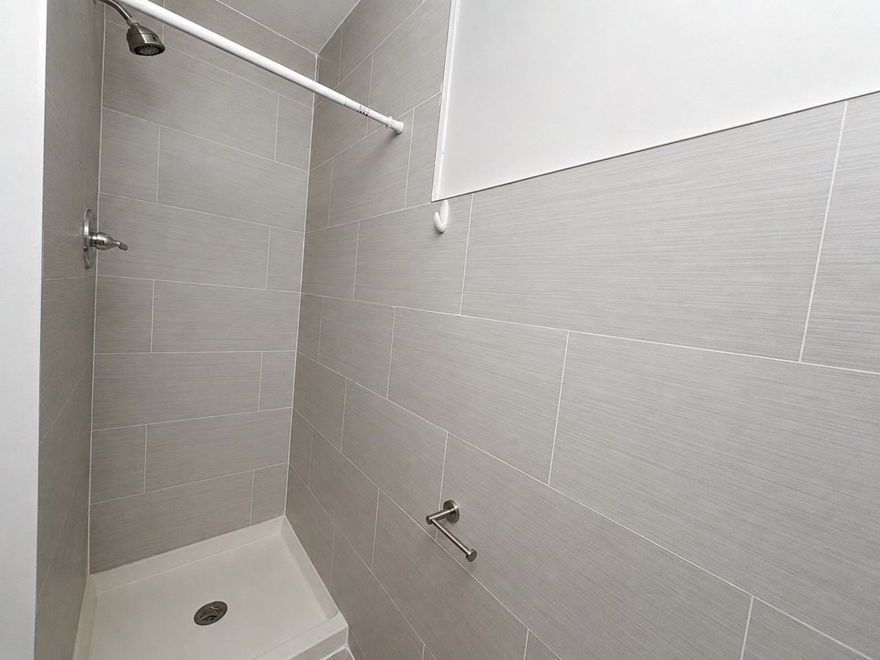 811 Nwavenue #4 - Photo 7 of 24