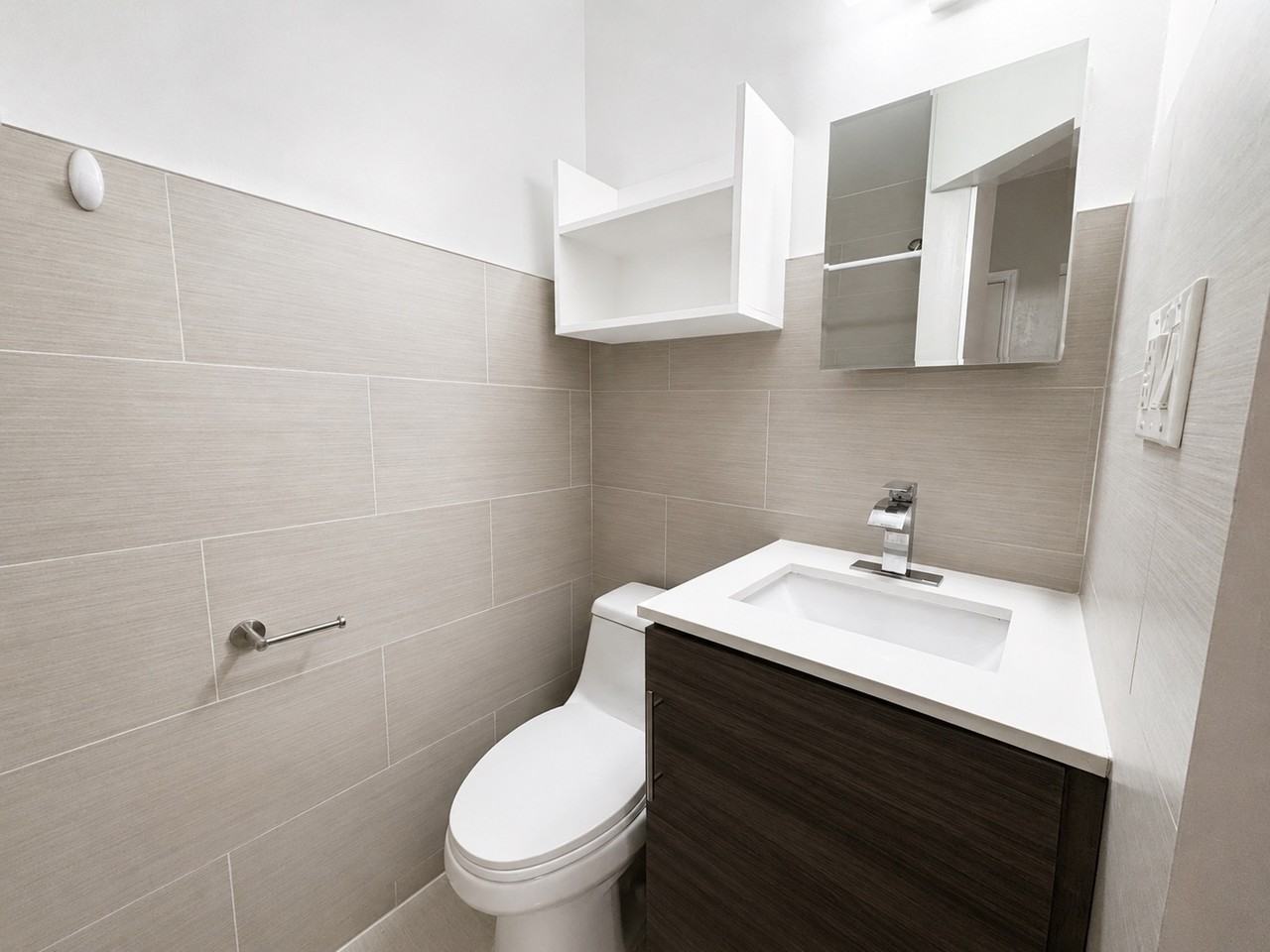 811 Nwavenue #4 - Photo 7 of 24