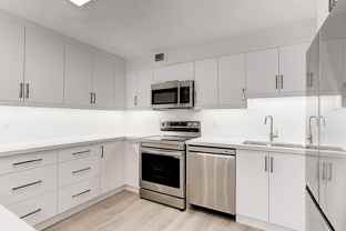 188 Spadina Ave #405 - Photo 1 of 1