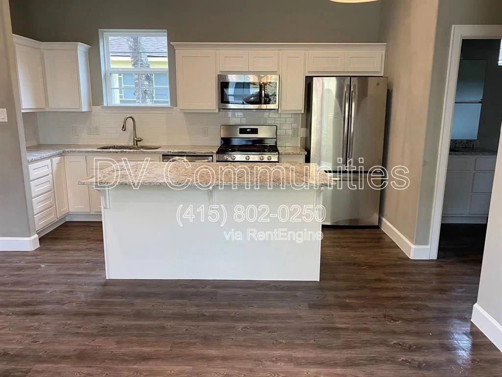 1202 3rd St - Photo 2 of 14