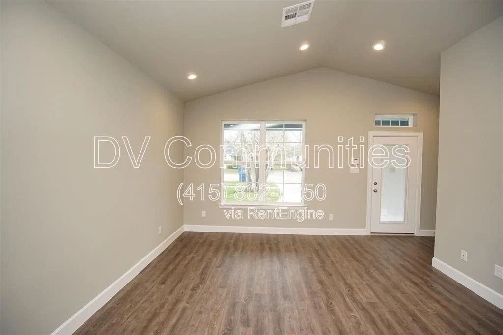 1202 3rd St - Photo 3 of 14