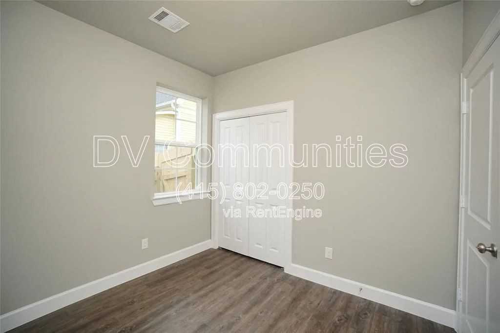 1202 3rd St - Photo 4 of 14