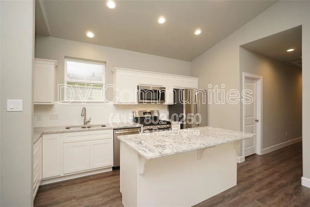 1202 3rd St - Photo 7 of 14
