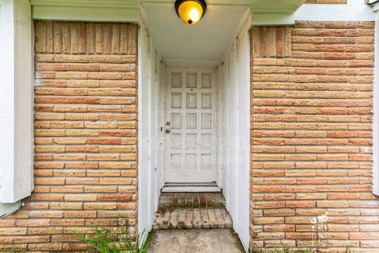 700 Meadowglen Dr - Photo 6 of 33
