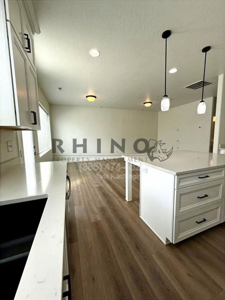 3243 W 3875 S #315 - Photo 4 of 18