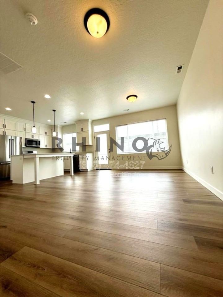 3243 W 3875 S #315 - Photo 7 of 18