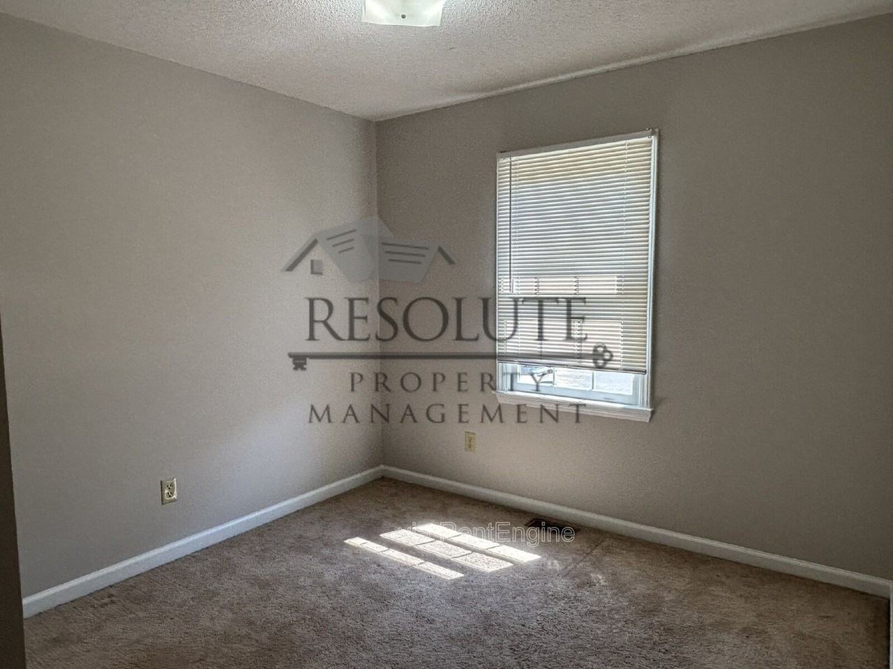 817 Dalewood Dr - Photo 5 of 7