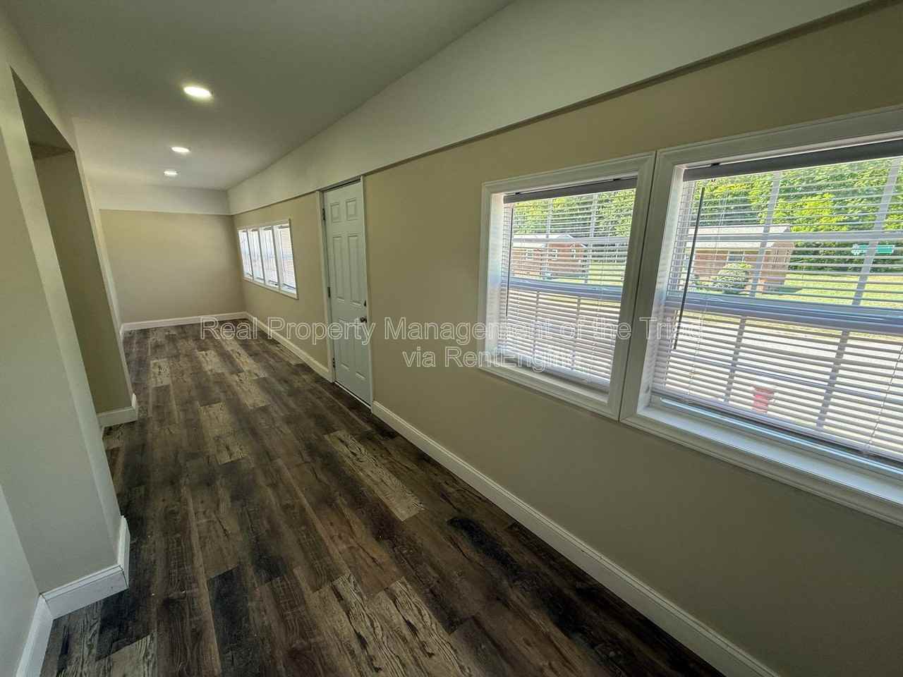 1226 Hoover Ave - Photo 3 of 32