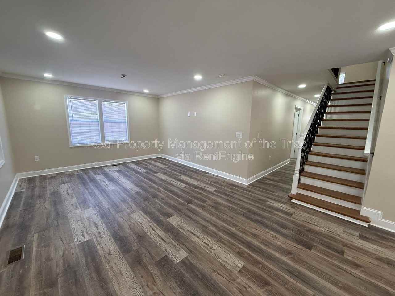 1226 Hoover Ave - Photo 5 of 32