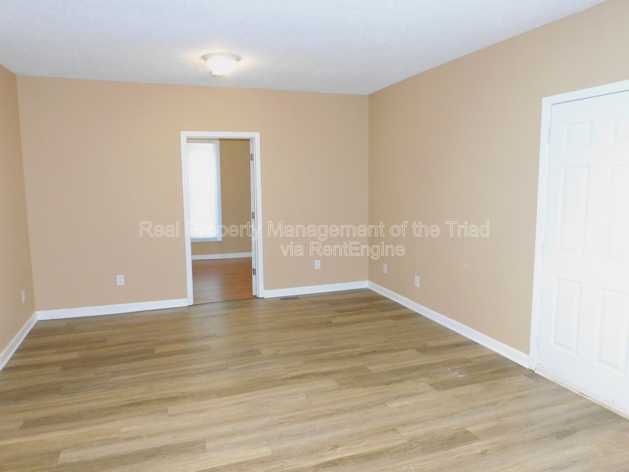 164 Riverside Dr - Photo 3 of 17