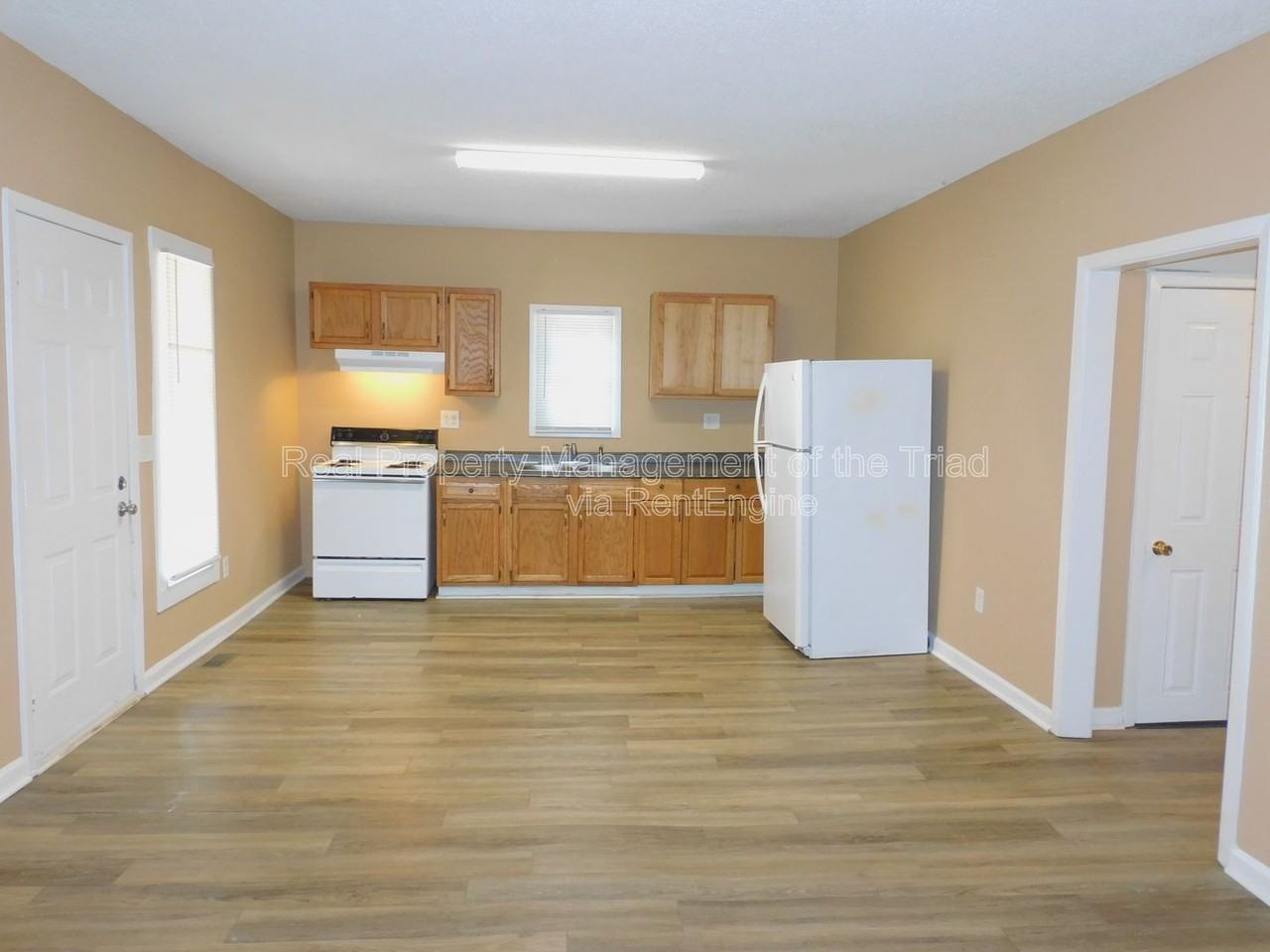 164 Riverside Dr - Photo 4 of 17
