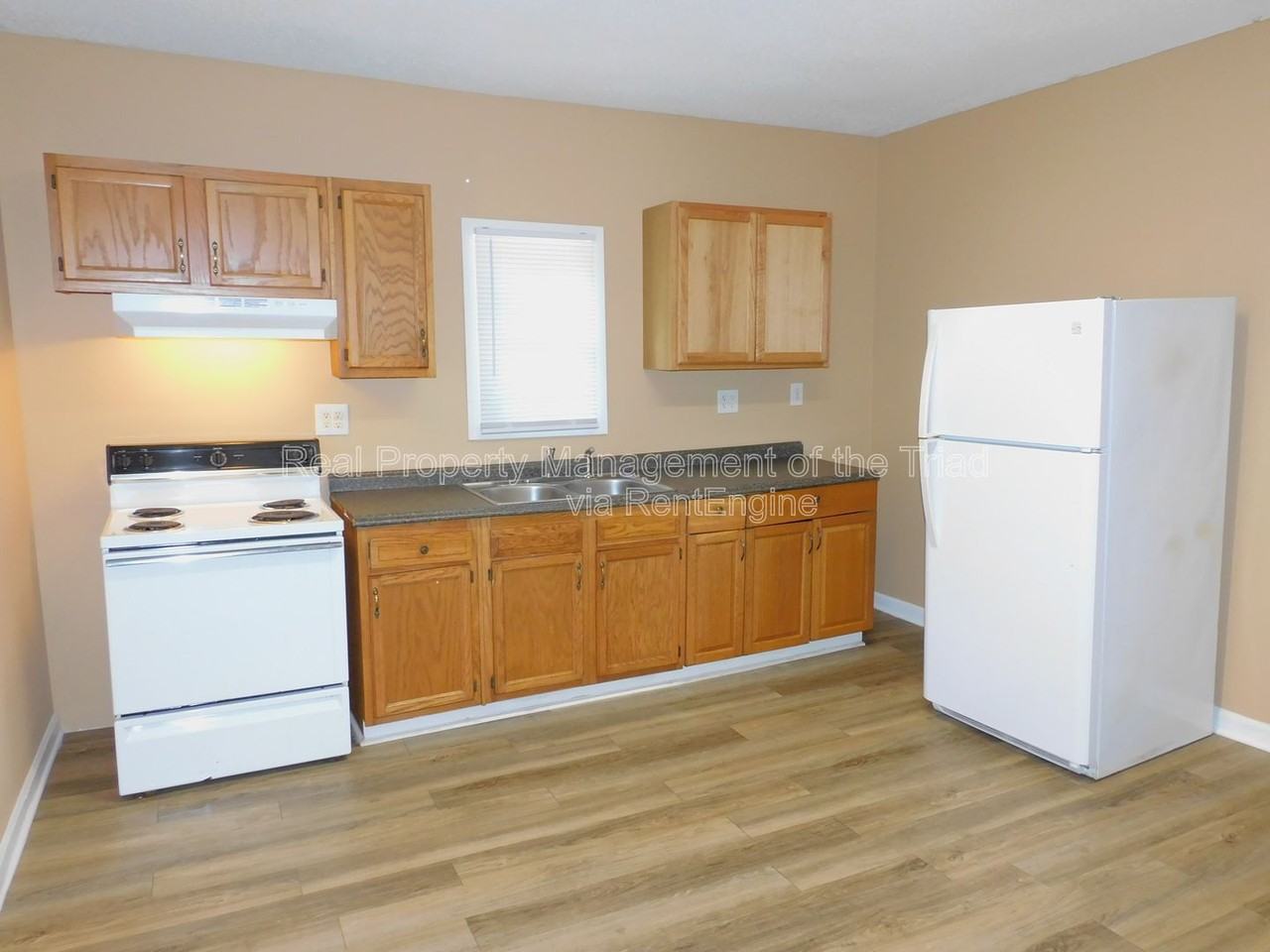 164 Riverside Dr - Photo 5 of 17