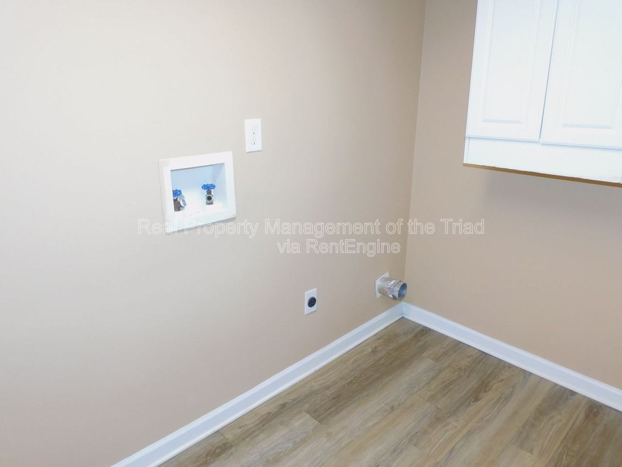 164 Riverside Dr - Photo 6 of 17
