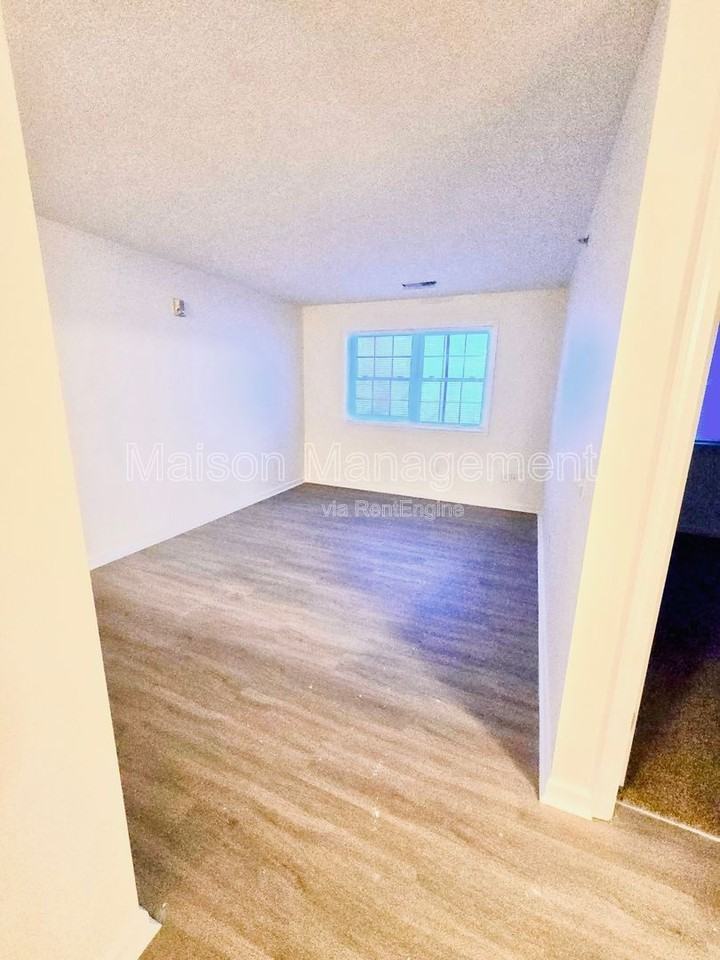 100 Green Tree Ln #222 - Photo 3 of 10