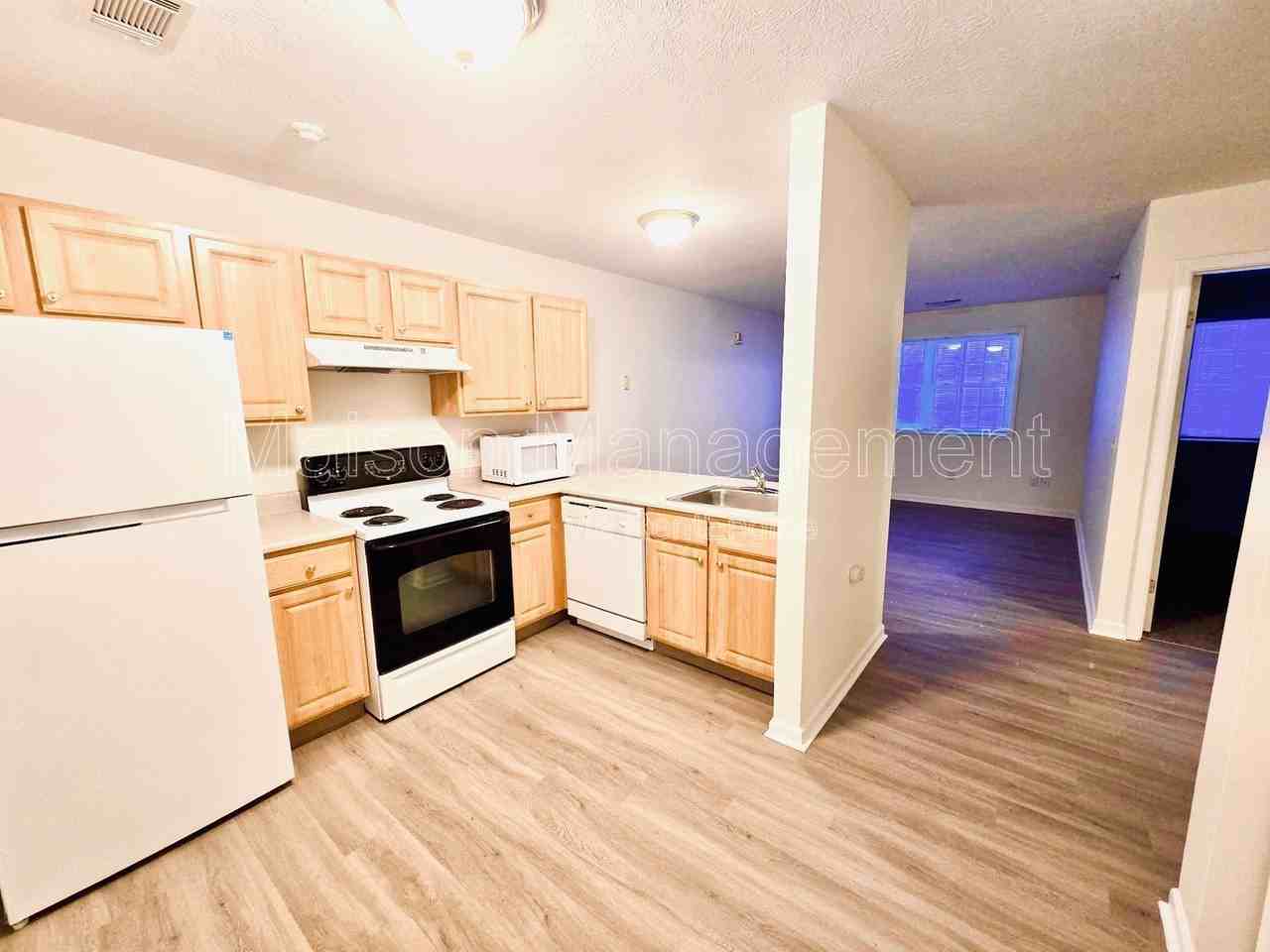 100 Green Tree Ln #222 - Photo 6 of 10