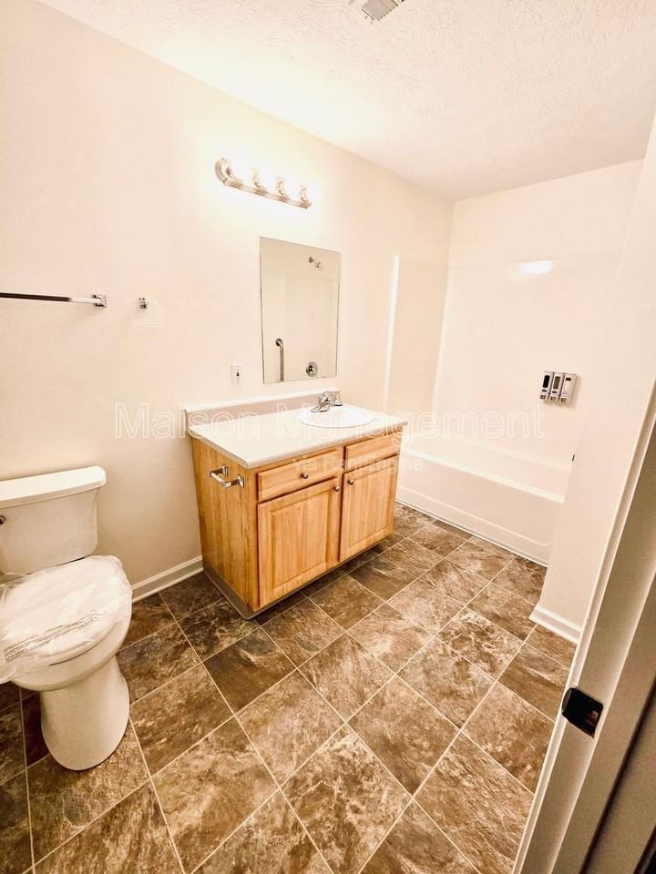 100 Green Tree Ln #222 - Photo 7 of 10