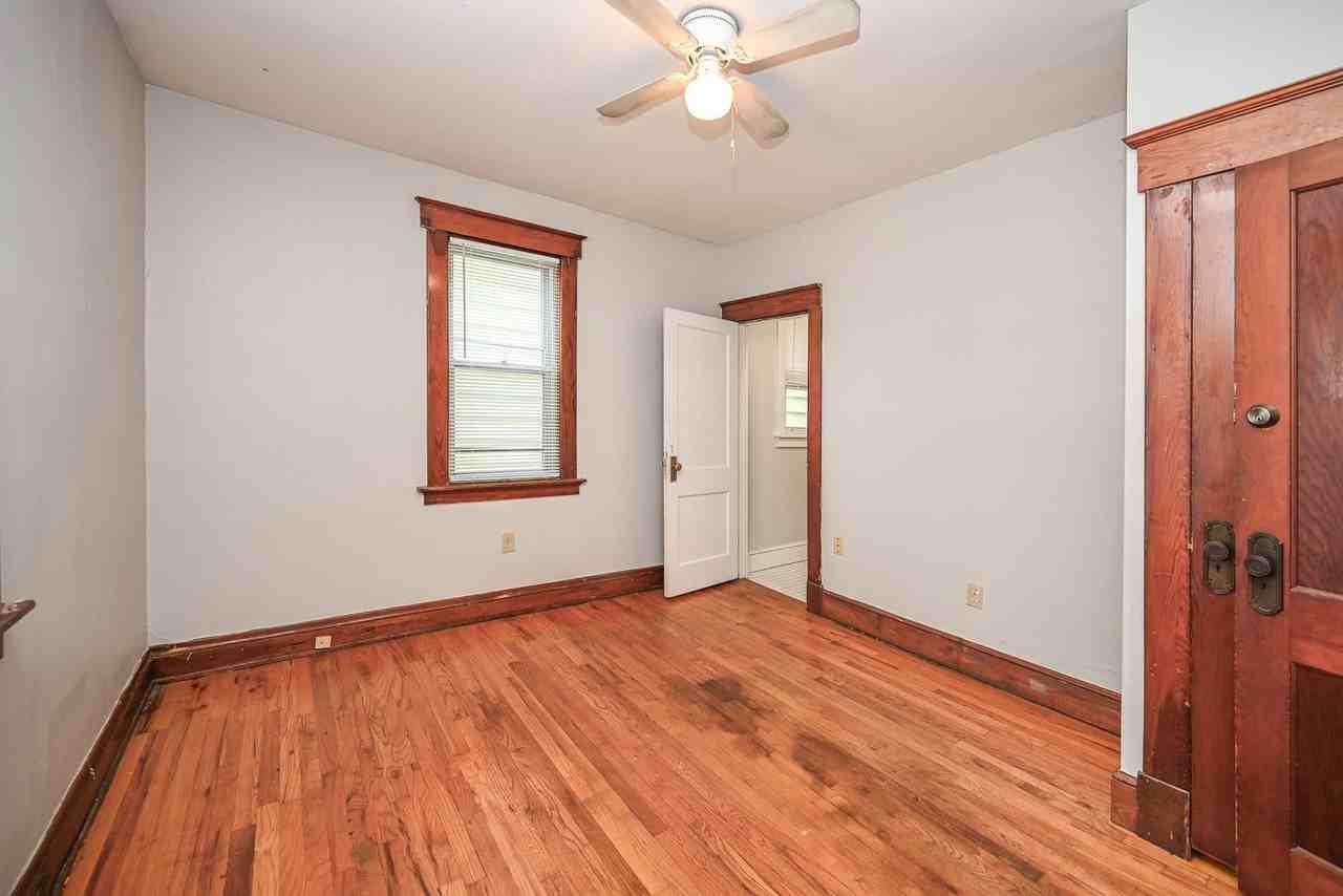 409 Ada St - Photo 6 of 26