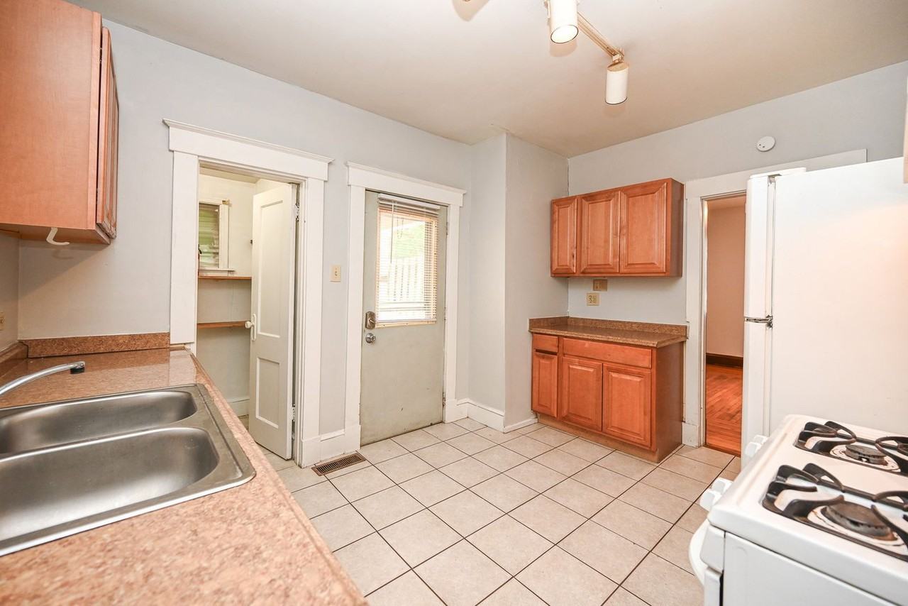 409 Ada St - Photo 7 of 26