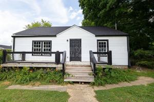 featured image of 207 Napier St #1