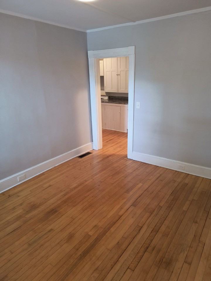 11 Beacon St #103 - Photo 4 of 9