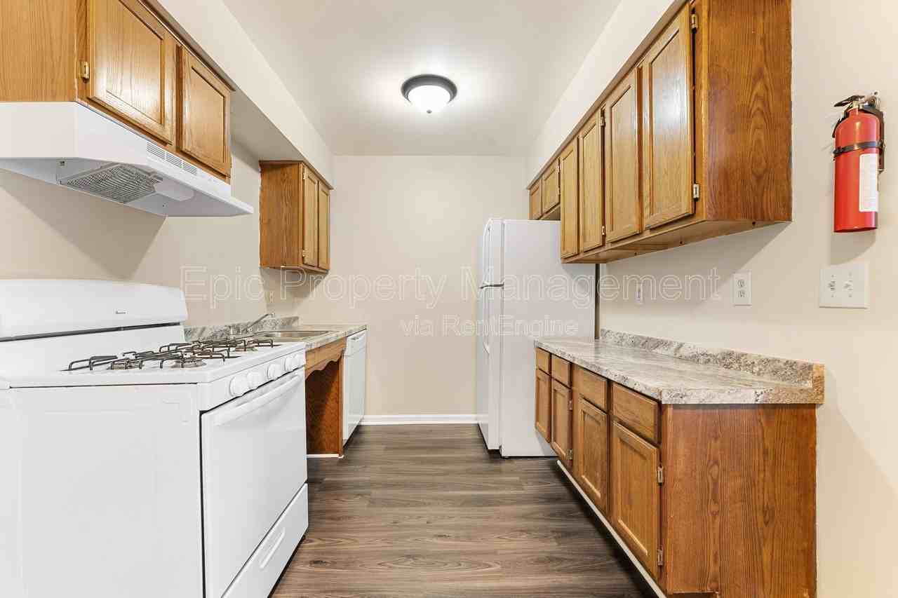 2700 6th St #305A - Photo 2 of 11