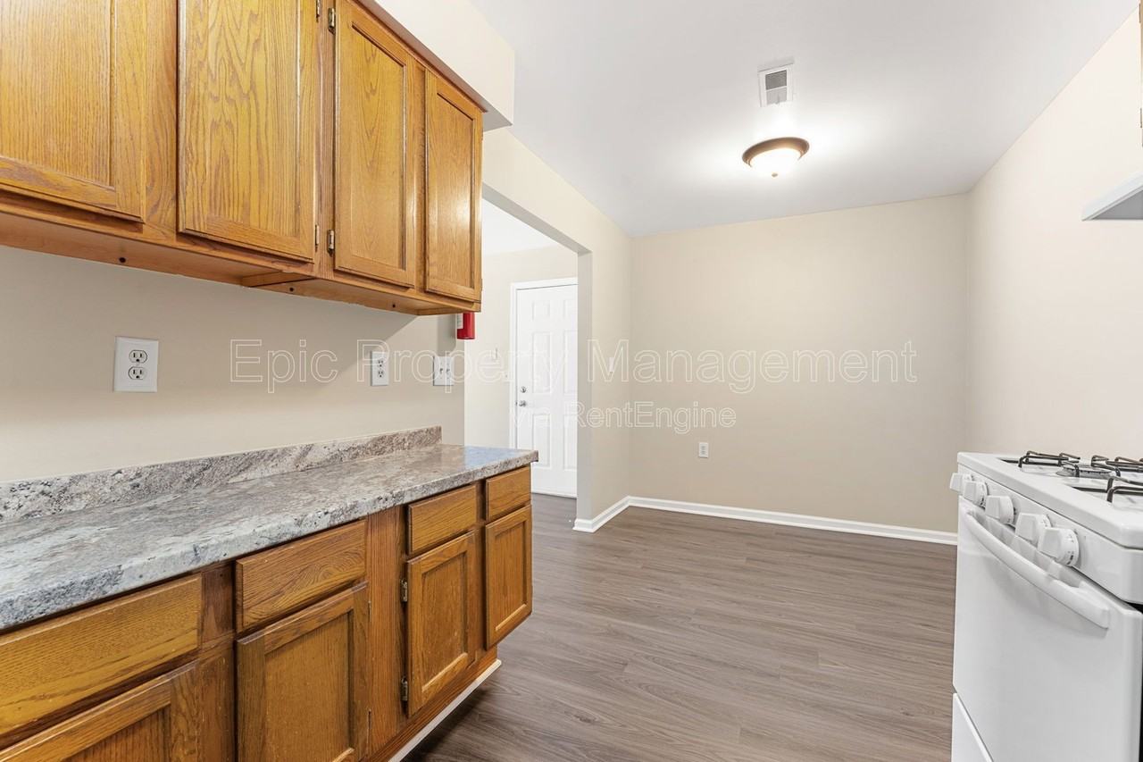2700 6th St #305A - Photo 3 of 11