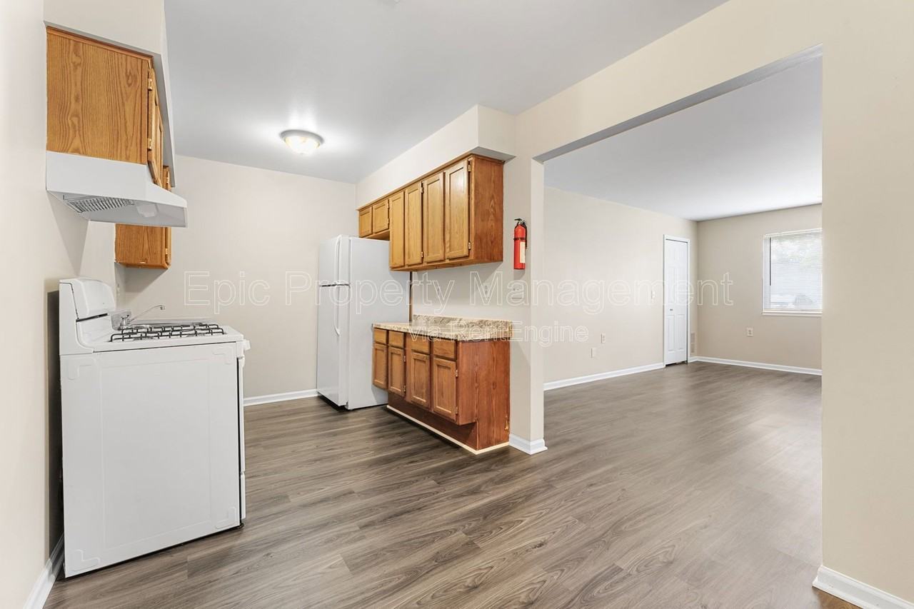 2700 6th St #305A - Photo 4 of 11