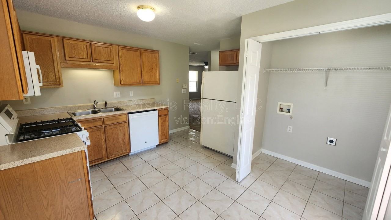 7336 Bramble Oak Dr - Photo 7 of 17