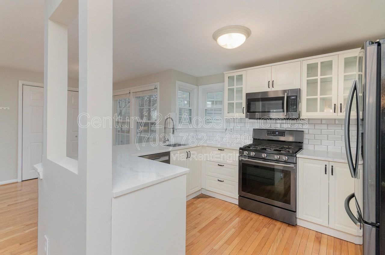 7579 Cross Gate Ln - Photo 5 of 38